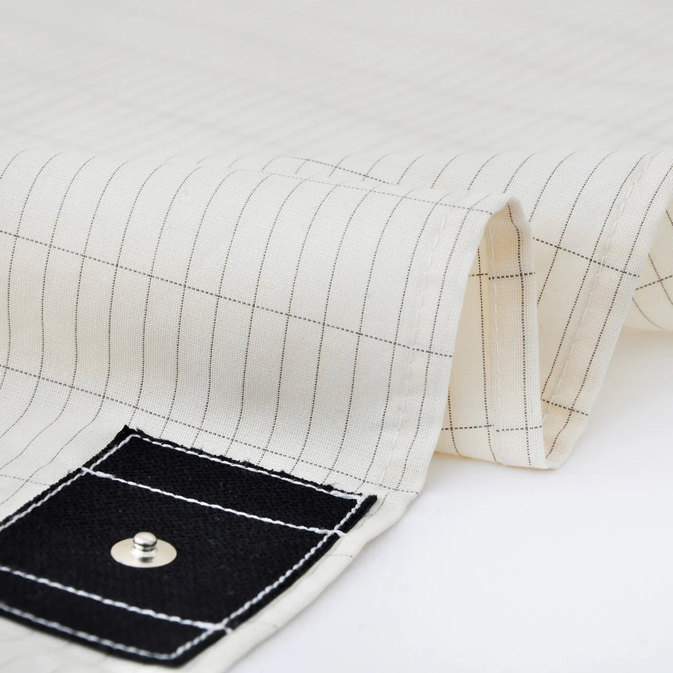 Drap de lit plat ancré à la terre